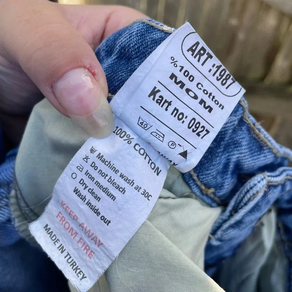 BOOHOO DISTRESSED SKINNY MOM JEANS - Picture 5 of 5